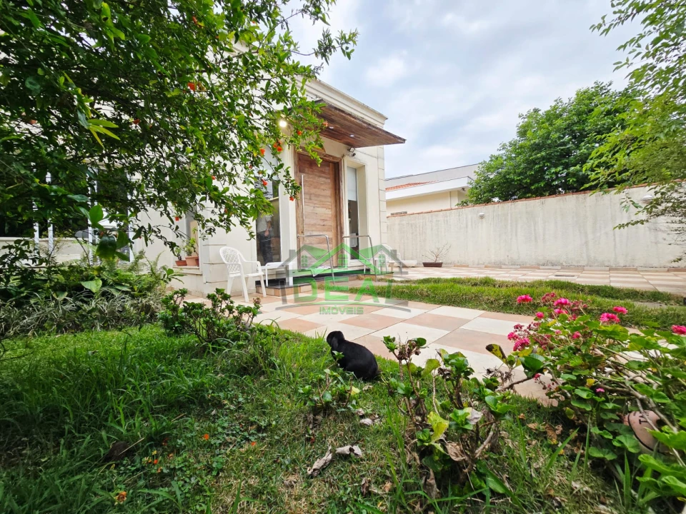 Casa Térrea Reformada na City Lapa, 4 Suítes, 6 Vagas, Piscina e Churrasqueira