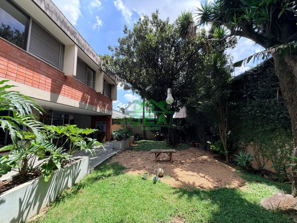 Casa de Arquiteto para Aluguel no Boaçava, 4 dorm, 2 suites e 6 vagas