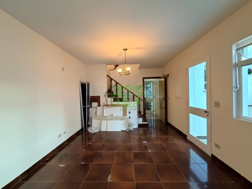 Sobrado para Venda no Alto da Lapa, Rua Tranquila e Arborizada
