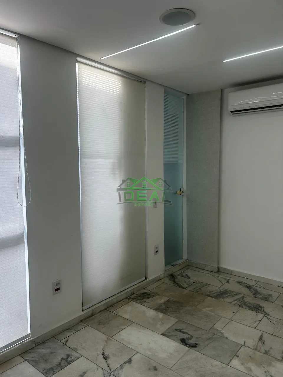 Sobrado Comercial de Alto Padrão | 425m², 19 Amplas Salas e 15 Vagas