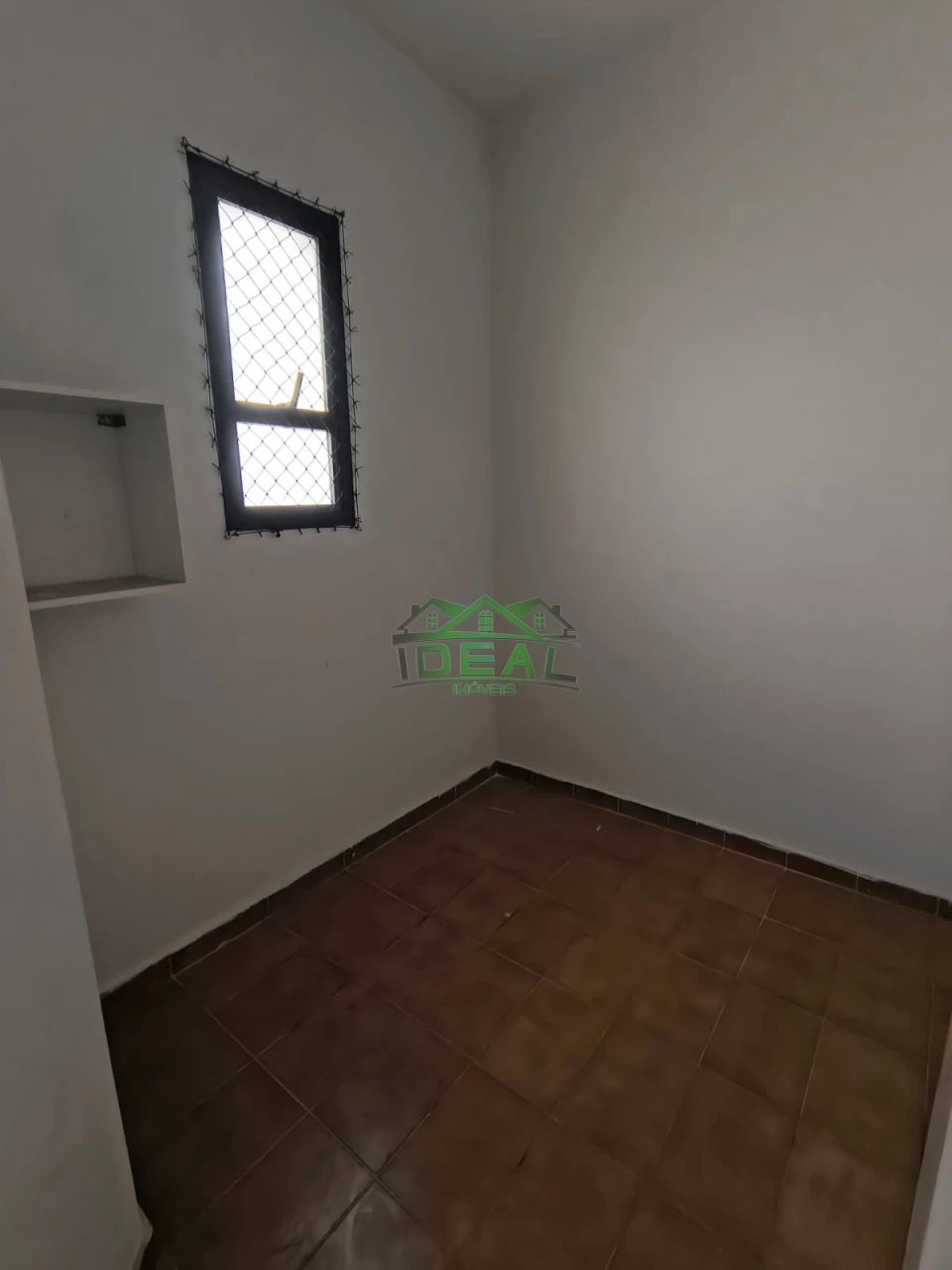 Apartamento a venda, Excelente Localização, 3 Dormitórios sendo 1 suíte, 2 vagas de garagem