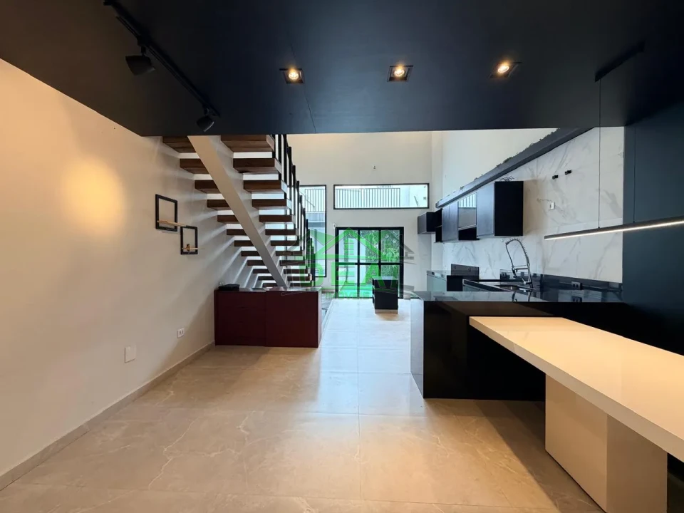 Sobrado Triplex com Pé-Direito Alto, Escritório e Terraço Gourmet no Alto da Lapa