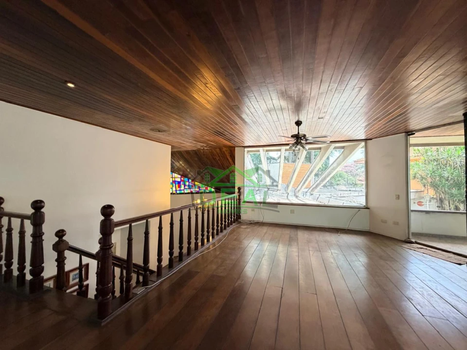 Casa para Venda no Alto de Pinheiros, 5 Dorms sendo 2 Suítes, 6 Vagas e Piscina