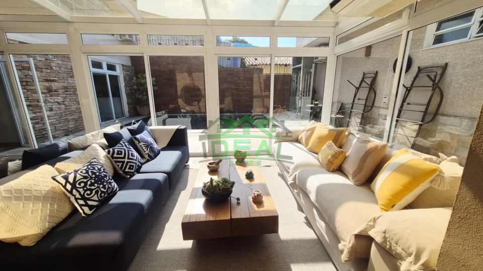 Imagens do imóveis Linda Casa com 4 suítes,6 vagas de garagem . Lazer completo