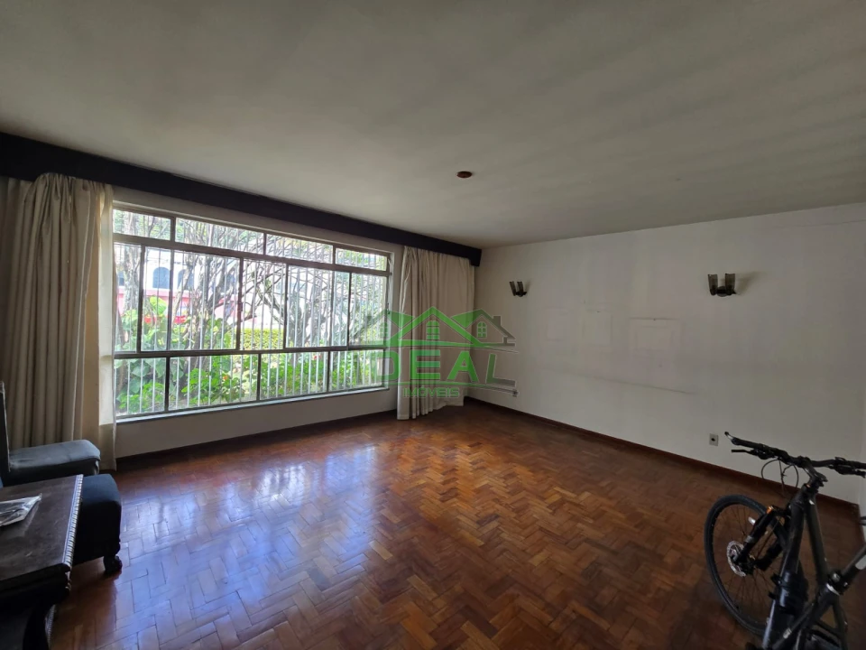 Casa Térrea disponível para Venda, com possibilidade de uso comercial ou residencial, localizada na Lapa.