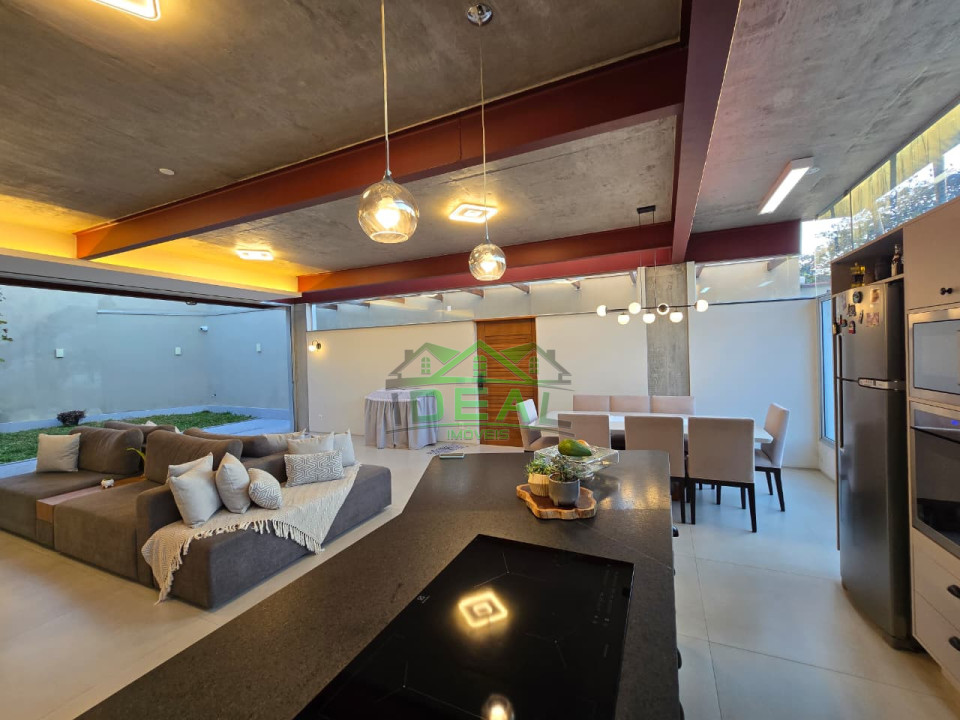 Nova casa de arquiteto à venda no Alto da Lapa!