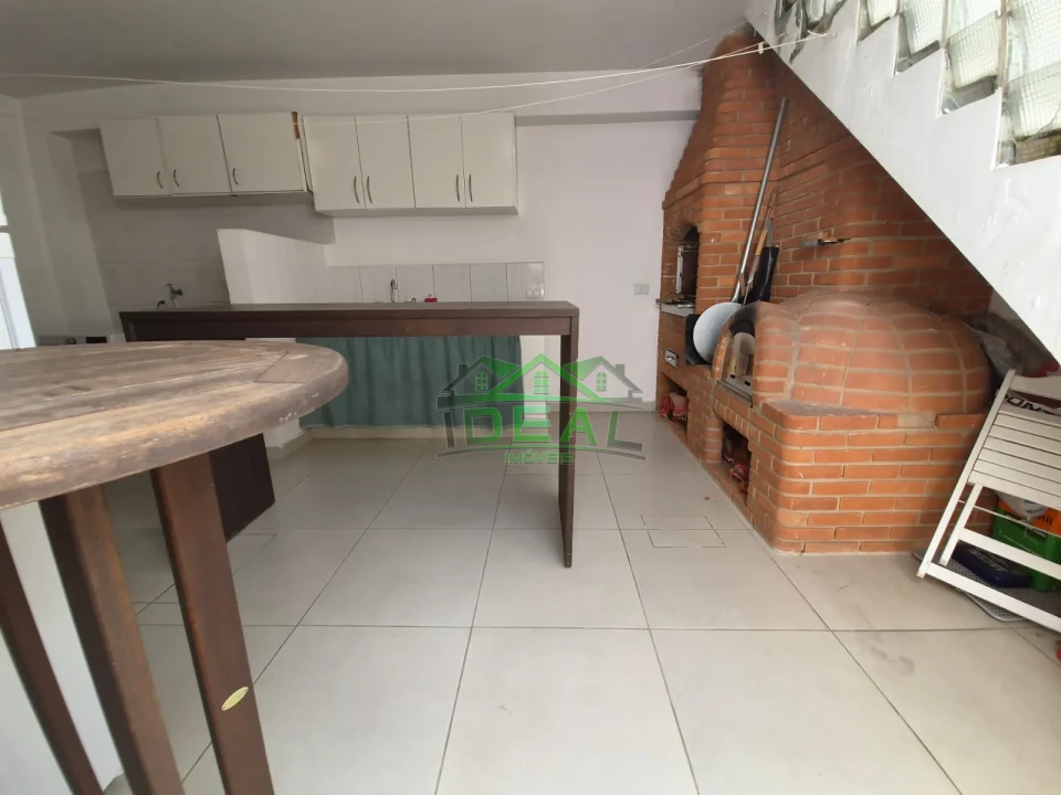 Casa Térrea a Venda- 4 Dormitórios sendo 1 suíte-2 vagas de garagem