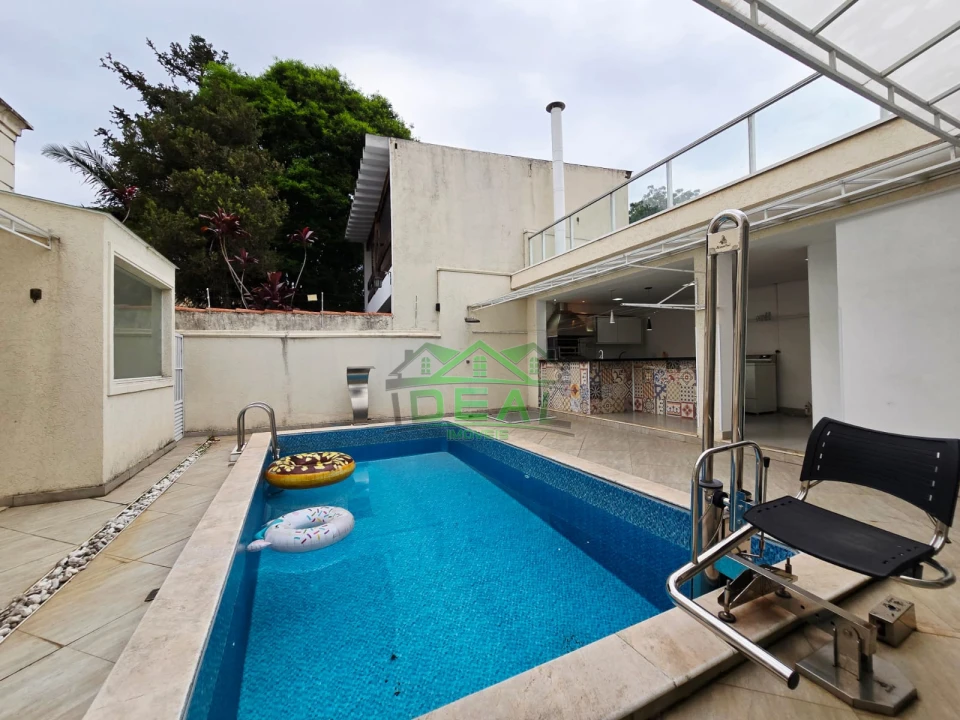Casa Térrea Reformada na City Lapa, 4 Suítes, 6 Vagas, Piscina e Churrasqueira