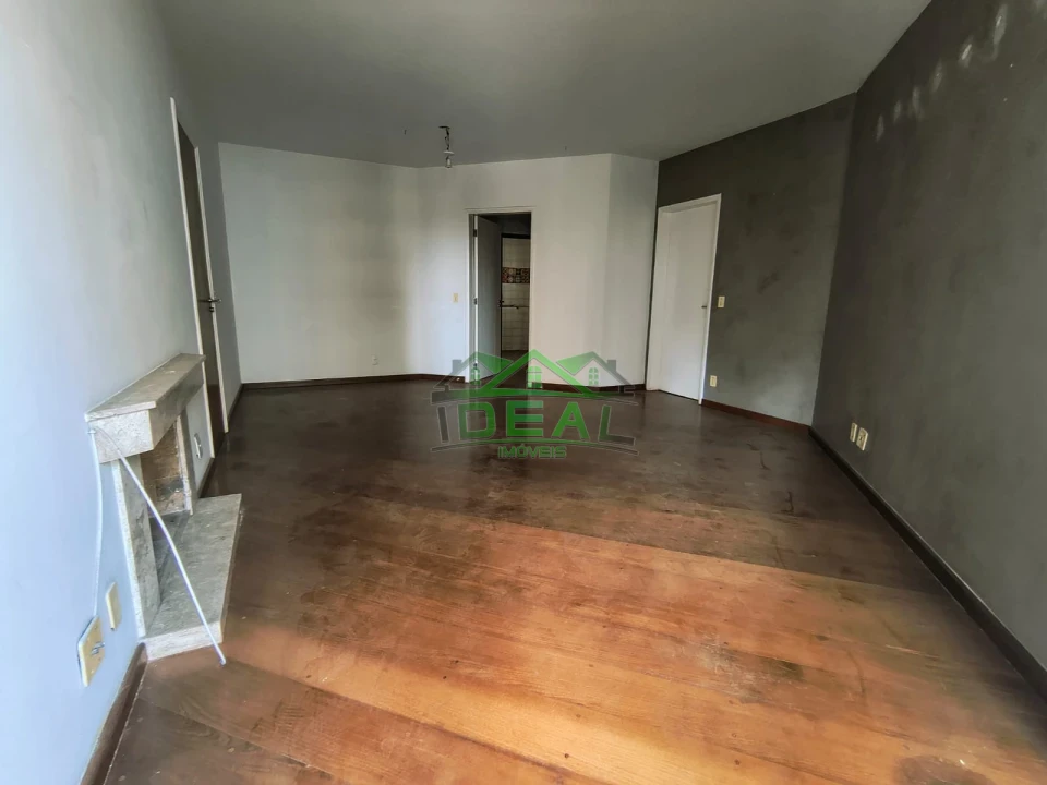 Apartamento a venda, Excelente Localização, 3 Dormitórios sendo 1 suíte, 2 vagas de garagem