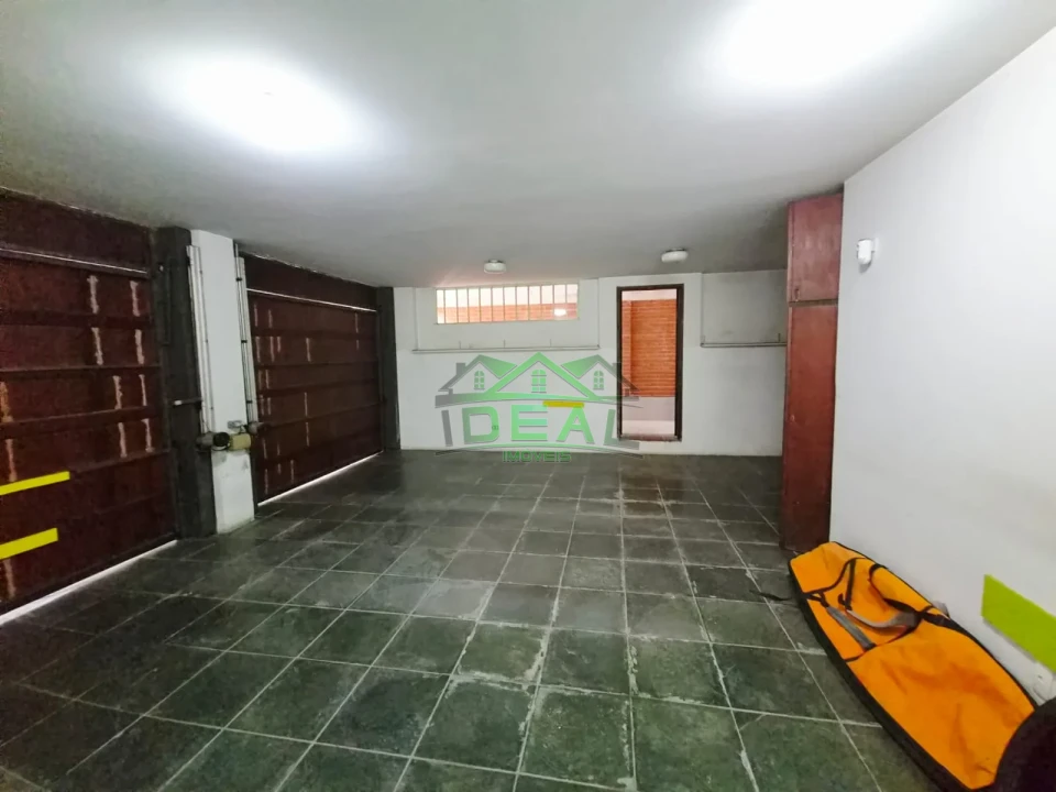 Imagens do imóveis Excelente Imóvel, com 3 dormitórios, 6 vagas de garagem