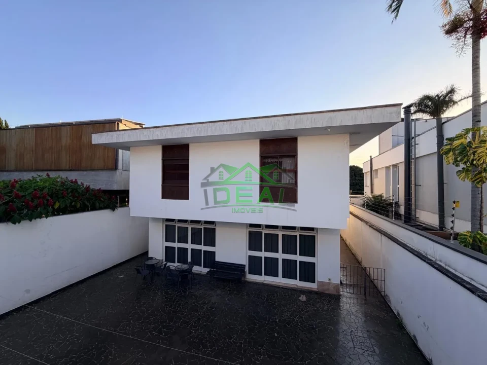 Sobrado para Venda no Alto da Lapa, Rua Tranquila e Arborizada