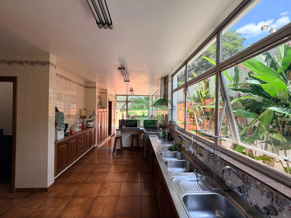 Imagens do imóveis Espaçoso Sobrado para Venda no Alto da Lapa, 4 suítes, 6 Banheiros e 6 Vagas