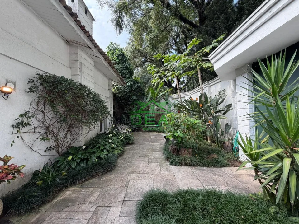 Imagens do imóveis Incomparavel Casa na Vila Madalena, 5 Suítes, 4 Vagas, Quintal e Churrasqueira