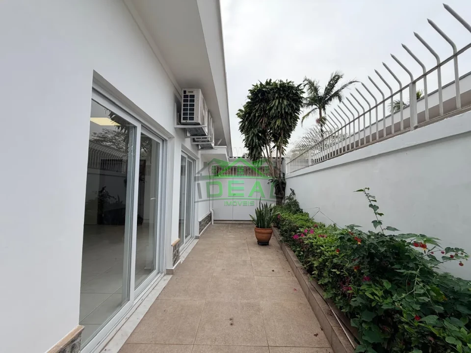Imagens do imóveis Casa Térrea para Locação no Alto da Lapa, Rua Tranquila e Arborizada