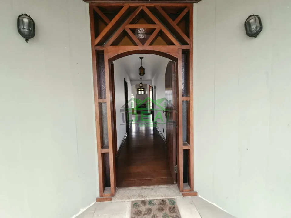 Casa Térrea para Locação com Dormitórios virando para piscina.