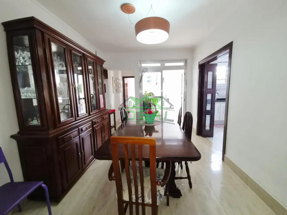 Casa Térrea a Venda- 4 Dormitórios sendo 1 suíte-2 vagas de garagem
