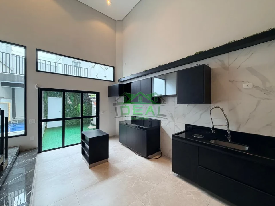 Sobrado Triplex com Pé-Direito Alto, Escritório e Terraço Gourmet no Alto da Lapa