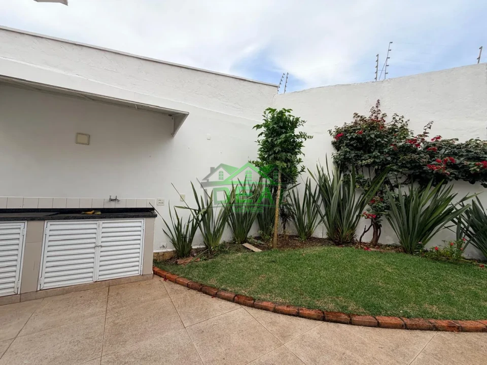 Imagens do imóveis Casa Térrea para Locação no Alto da Lapa, Rua Tranquila e Arborizada