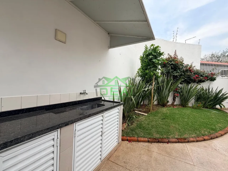Imagens do imóveis Casa Térrea para Locação no Alto da Lapa, Rua Tranquila e Arborizada