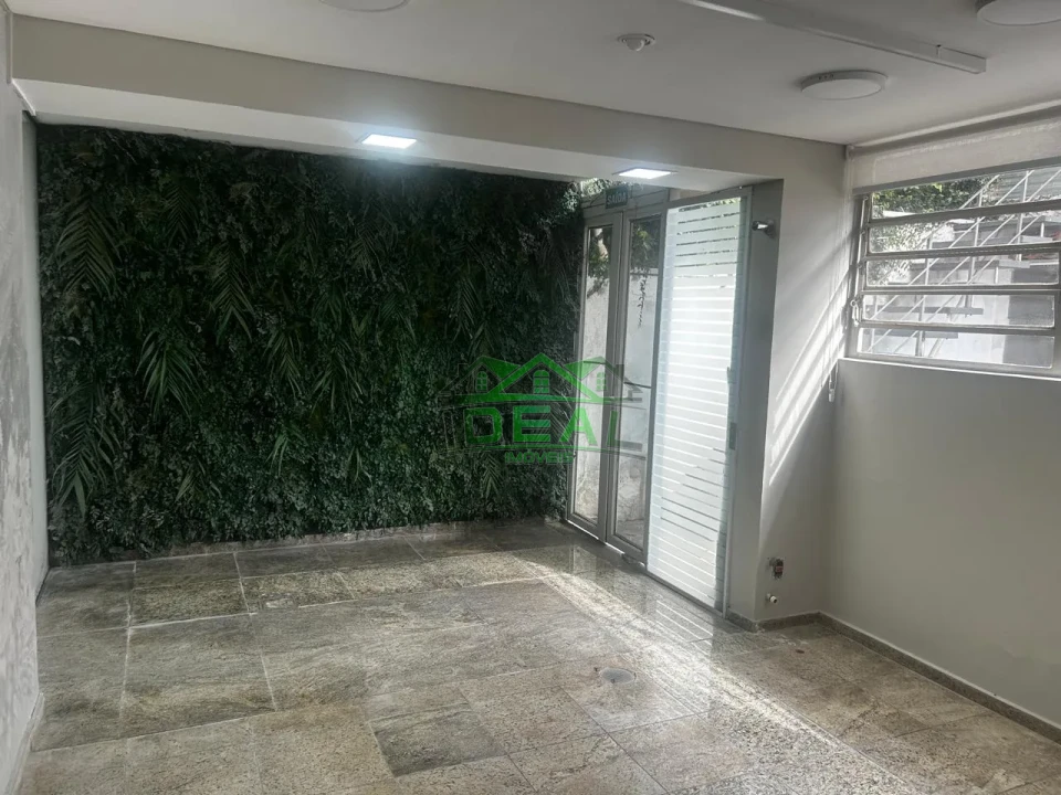 Sobrado Comercial de Alto Padrão | 425m², 19 Amplas Salas e 15 Vagas