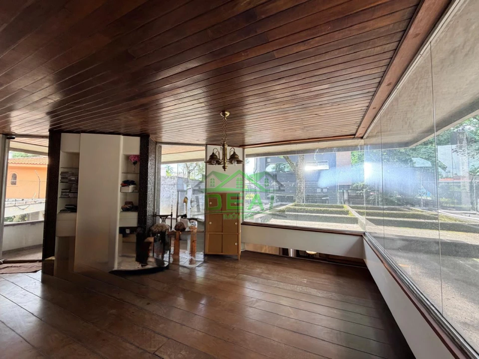 Casa para Venda no Alto de Pinheiros, 5 Dorms sendo 2 Suítes, 6 Vagas e Piscina