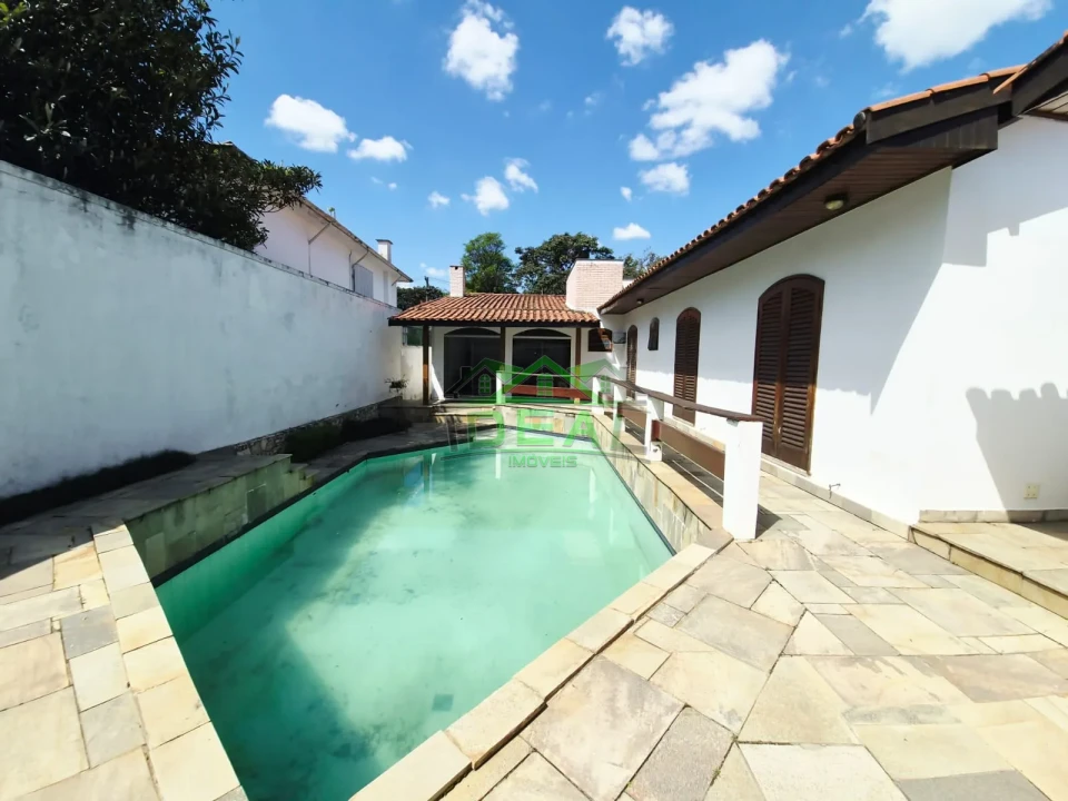 Casa Térrea para Locação e Venda na Lapa, com Dormitórios virando para piscina.