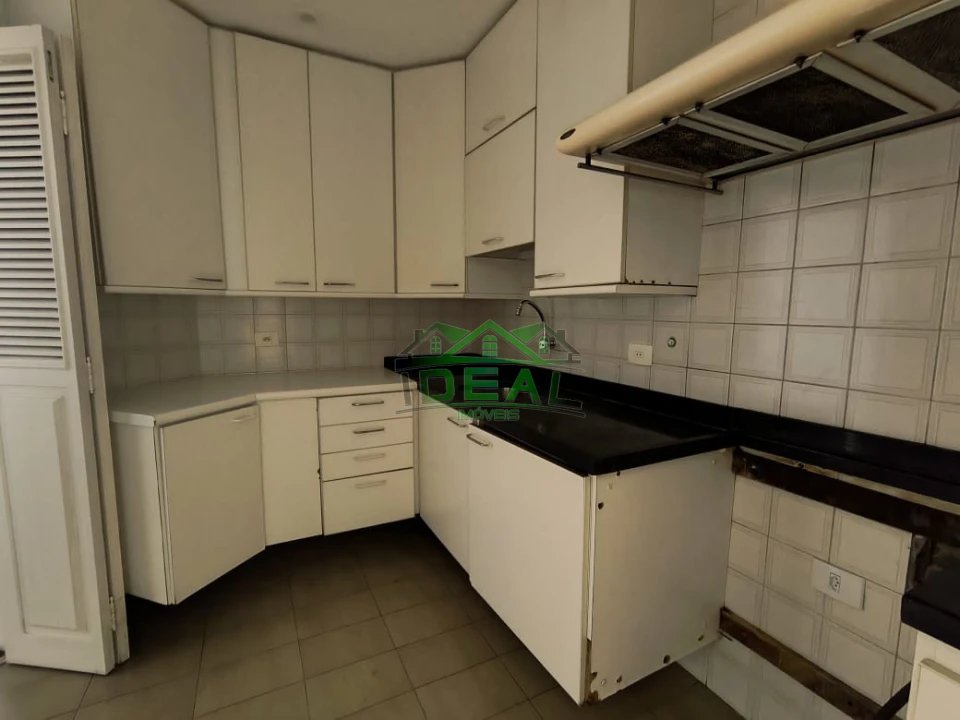 Apartamento a venda. Excelente localização. 3 Dormitórios sendo 1 suíte, 2 vagas