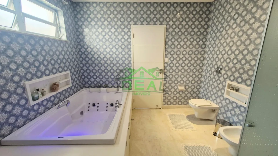 Imagens do imóveis Linda Casa com 4 suítes,6 vagas de garagem . Lazer completo