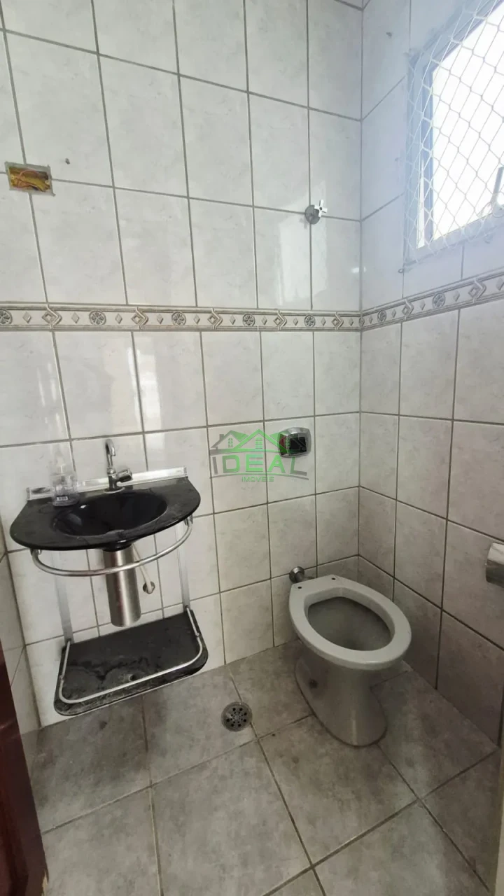 Imagens do imóveis Casa a venda com 2 dormitórios, sendo um suíte, parte inferior com 2 dormitórios,5 vagas de garagem