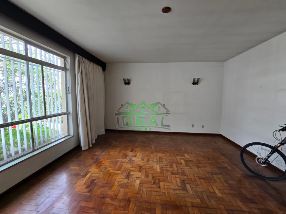 Casa Térrea disponível para Venda, com possibilidade de uso comercial ou residencial, localizada na Lapa.