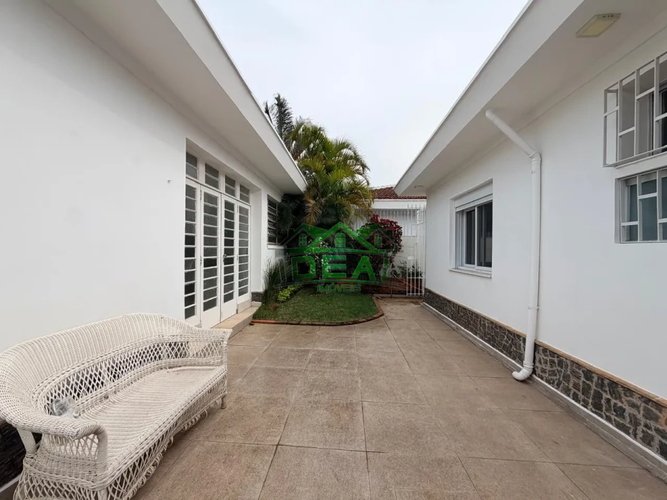 Imagens do imóveis Casa Térrea para Locação no Alto da Lapa, Rua Tranquila e Arborizada