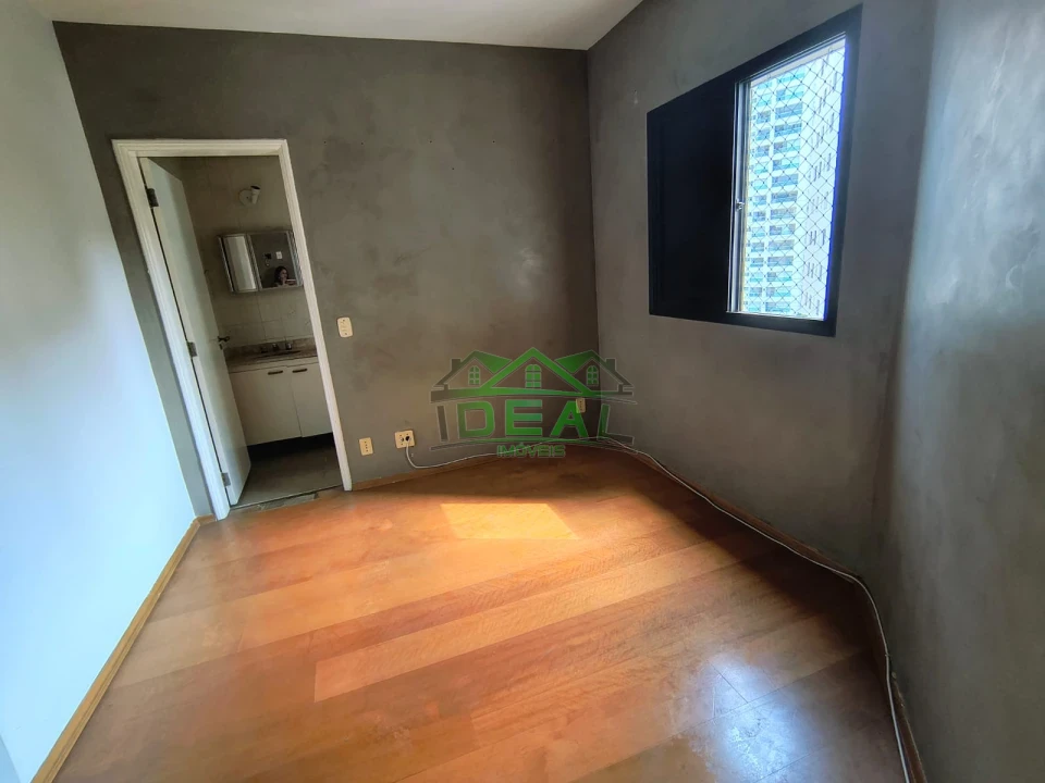 Apartamento a venda, Excelente Localização, 3 Dormitórios sendo 1 suíte, 2 vagas de garagem