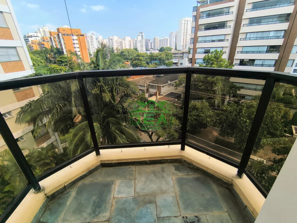 Apartamento a venda, Excelente Localização, 3 Dormitórios sendo 1 suíte, 2 vagas de garagem