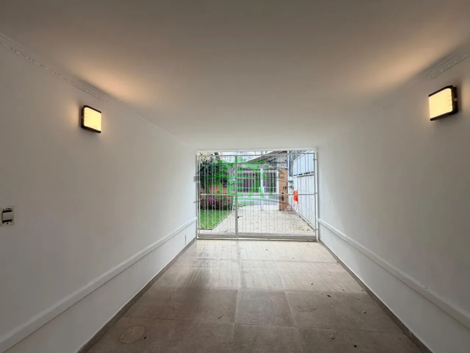 Imagens do imóveis Casa Térrea para Locação no Alto da Lapa, Rua Tranquila e Arborizada