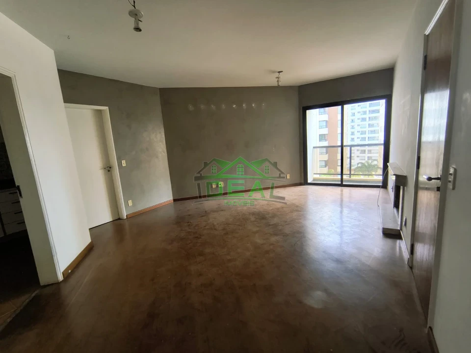 Apartamento a venda, Excelente Localização, 3 Dormitórios sendo 1 suíte, 2 vagas de garagem