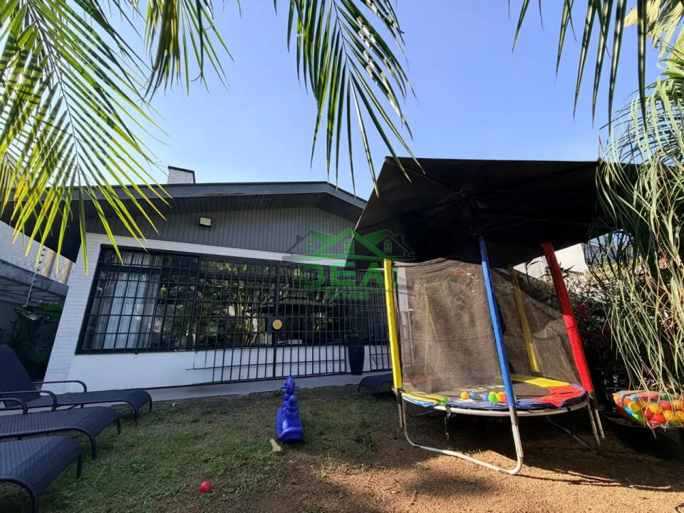 Casa Térrea para Venda na Lapa, 3 dorm(s), 3 suite(s), 4 vaga(s), 276 m²AC e 592AT