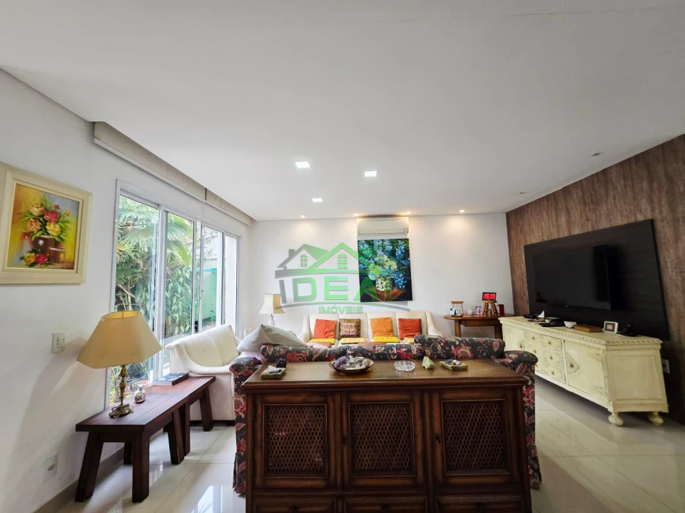 Casa Térrea Reformada na City Lapa, 4 Suítes, 6 Vagas, Piscina e Churrasqueira