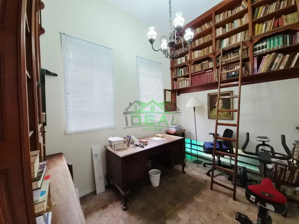 Imagens do imóveis Excelente Imóvel, com 3 dormitórios, 6 vagas de garagem