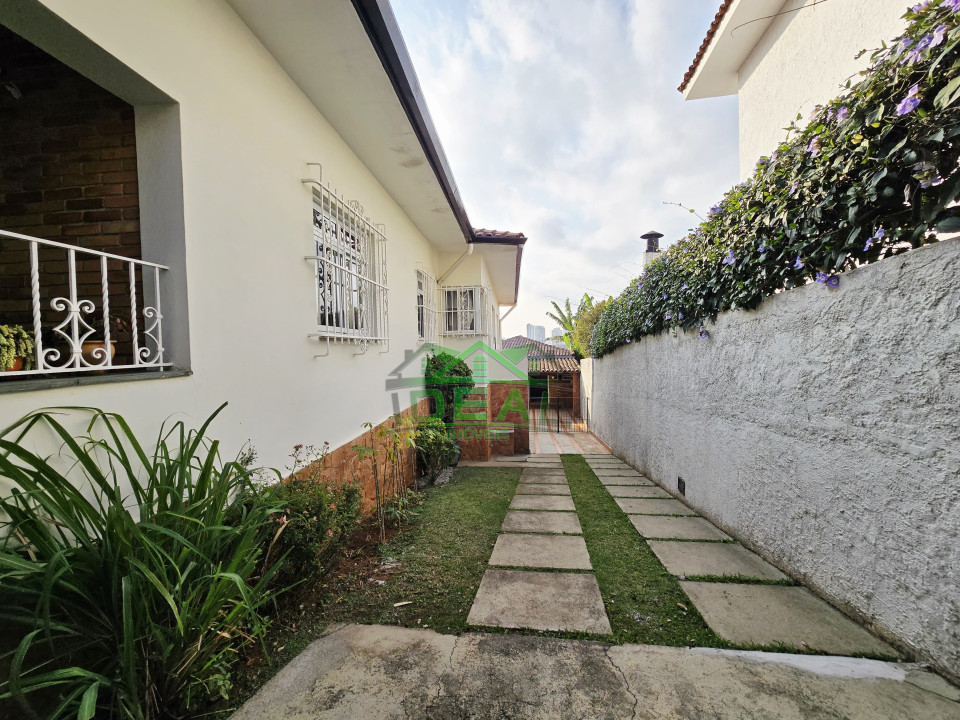 Imagens do imóveis Casa Térrea para Venda na Lapa, 4 dorm(s), 2 suite(s), 7 vaga(s), 500 m²AC e 710AT