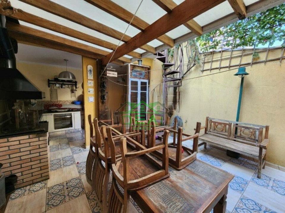 Venda Casa no Sumaré, 2 dorm, 2 suítes, 2 vagas, 160m²
