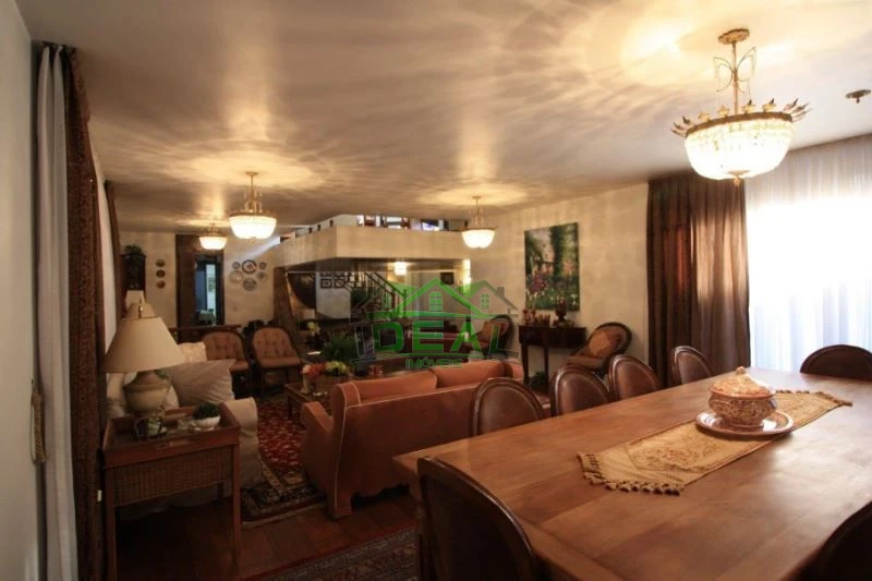 Casa para Venda no Alto de Pinheiros, 5 Dorms sendo 2 Suítes, 6 Vagas e Piscina