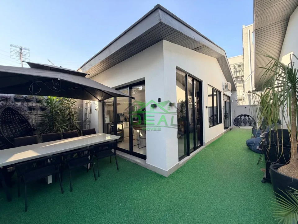 Casa Térrea para Venda na Lapa, 3 dorm(s), 3 suite(s), 4 vaga(s), 276 m²AC e 592AT