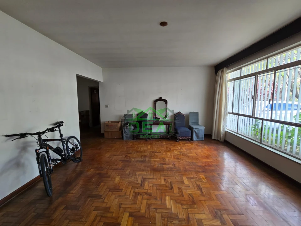 Casa Térrea disponível para Venda, com possibilidade de uso comercial ou residencial, localizada na Lapa.