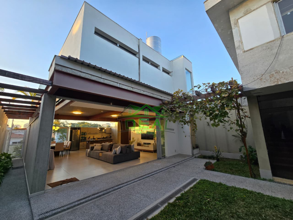 Nova casa de arquiteto à venda no Alto da Lapa!