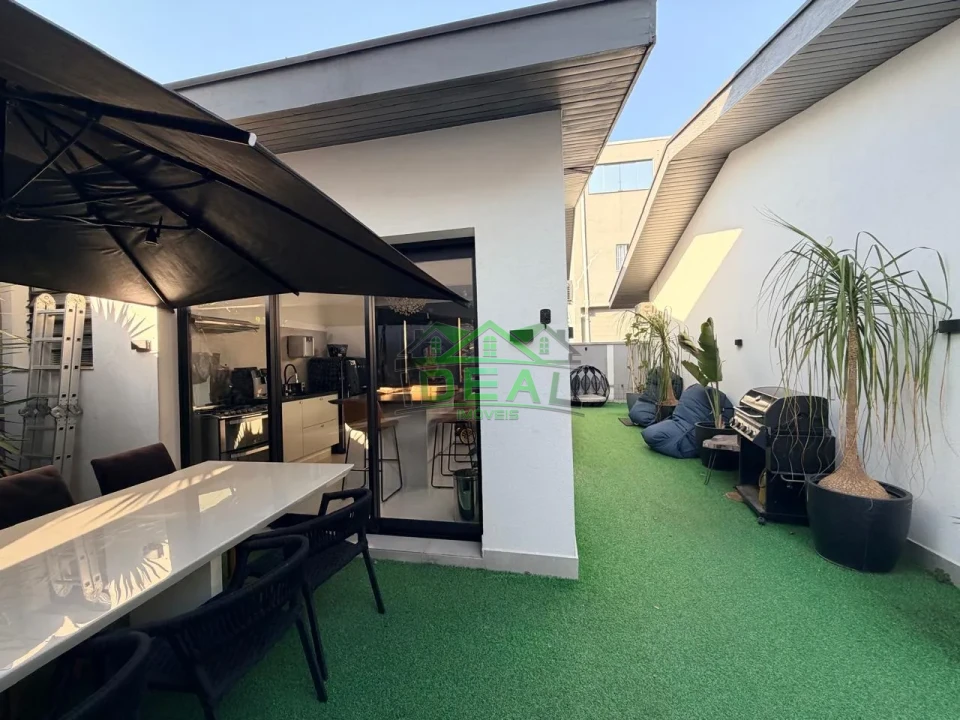 Casa Térrea para Venda na Lapa, 3 dorm(s), 3 suite(s), 4 vaga(s), 276 m²AC e 592AT