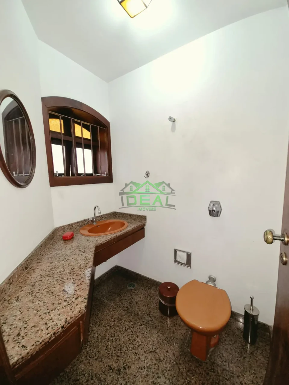 Casa Térrea para Locação com Dormitórios virando para piscina.