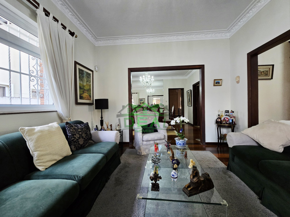 Imagens do imóveis Casa Térrea para Venda na Lapa, 4 dorm(s), 2 suite(s), 7 vaga(s), 500 m²AC e 710AT