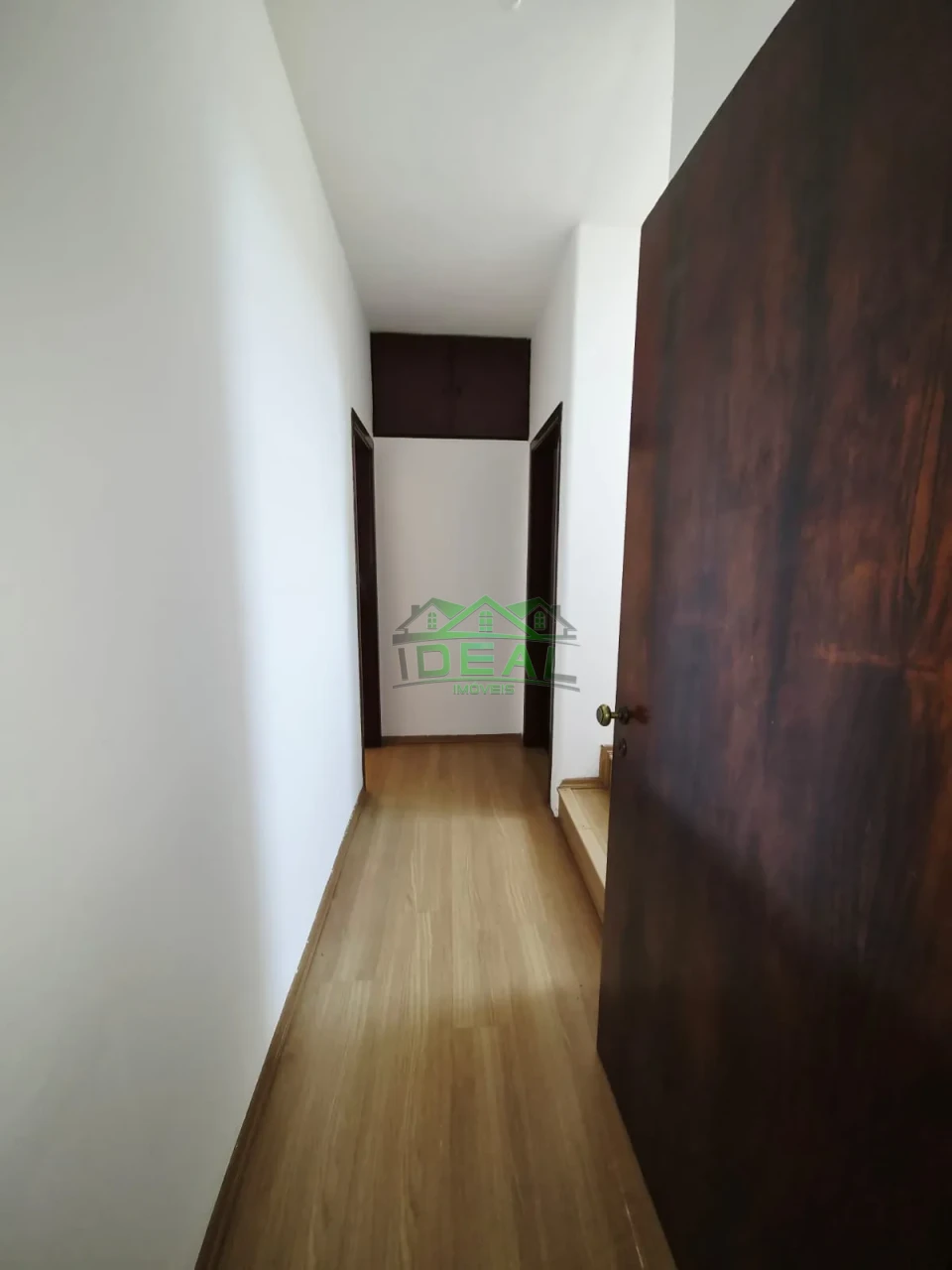 Sobrado para Venda ou Locação-5 dormitórios sendo 3 suítes, 5 vagas de garagem.