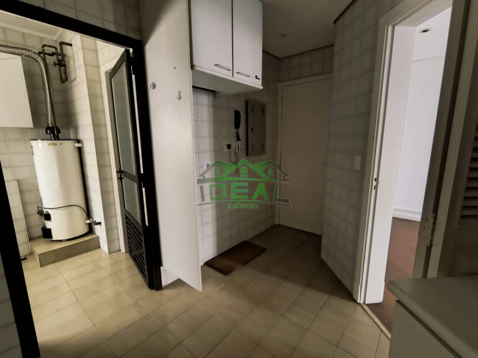 Apartamento a venda. Excelente localização. 3 Dormitórios sendo 1 suíte, 2 vagas