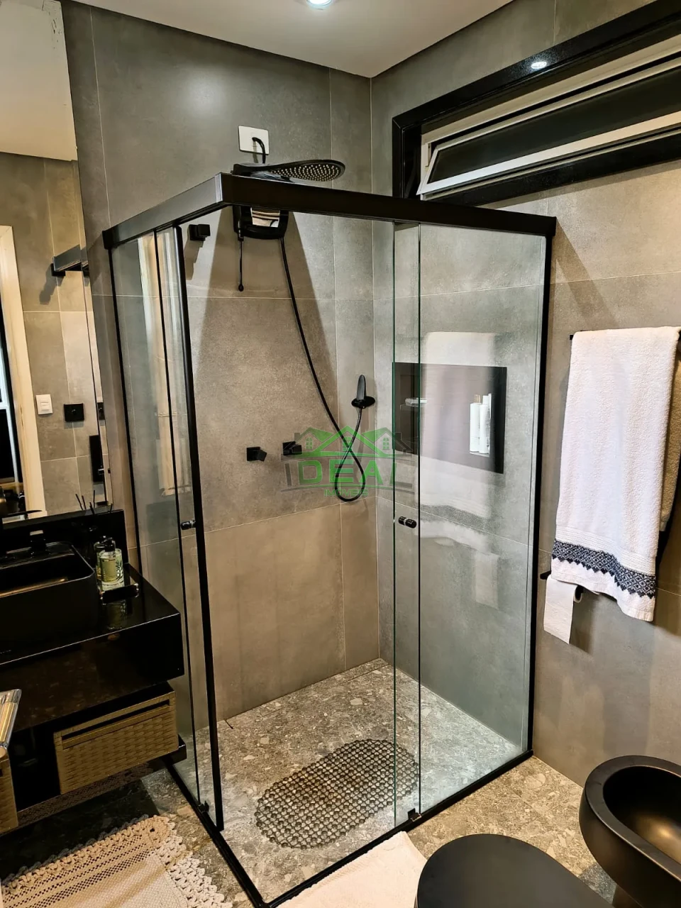 Imagens do imóveis Linda Casa com 4 suítes,6 vagas de garagem . Lazer completo